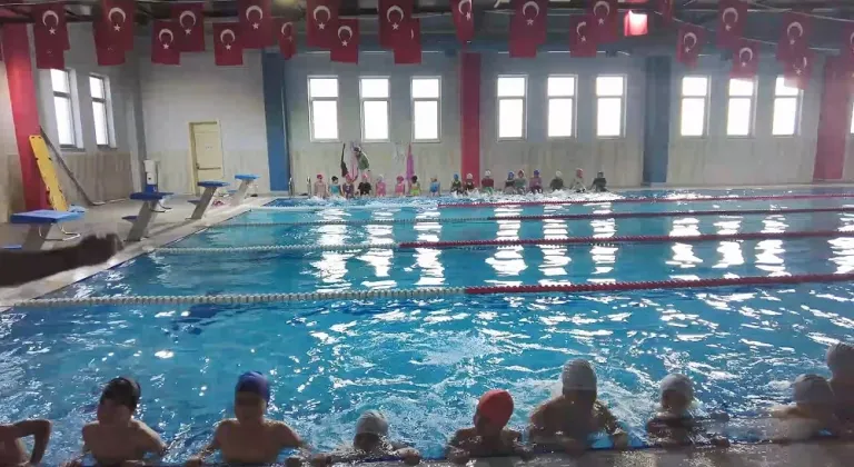 Erciş'teki Yarı Olimpik Yüzme Havuzu, Gençler ve Spor Tutkunlarının Hizmetinde